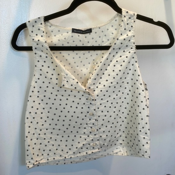 Brandy Melville white top with blue and yellow daisies - Picture 1 of 3